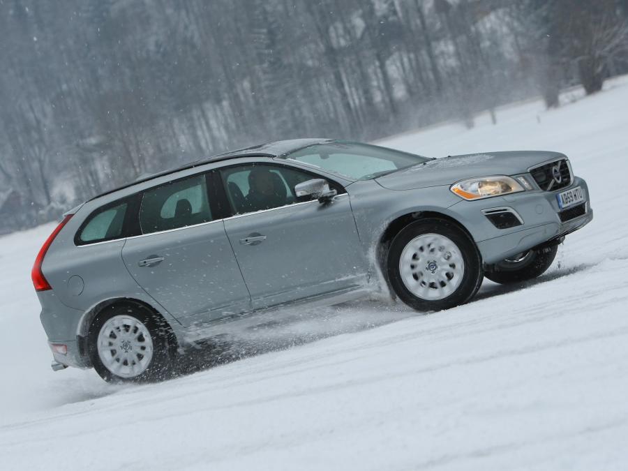  Volvo XC60 R-Design 2009 года  (UK) (фото 2 из 29)